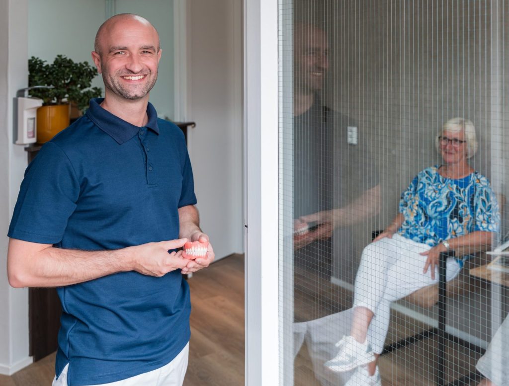 Kunstgebit, klikgebit of gebitsprothese Tandprothetische Praktijk de Gelderse Vallei in Veenendaal